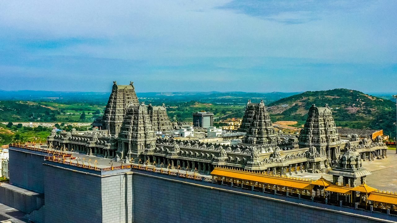 Hyderabad To Yadagirigutta Tempo Traveller